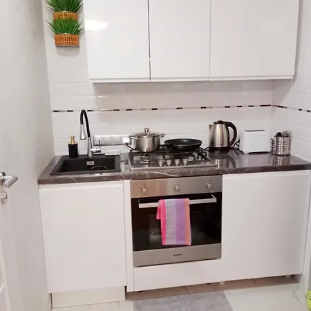 Center 918 B Tamars * Varşova