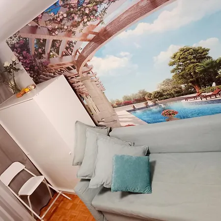 Center 918 B Tamars * Varşova